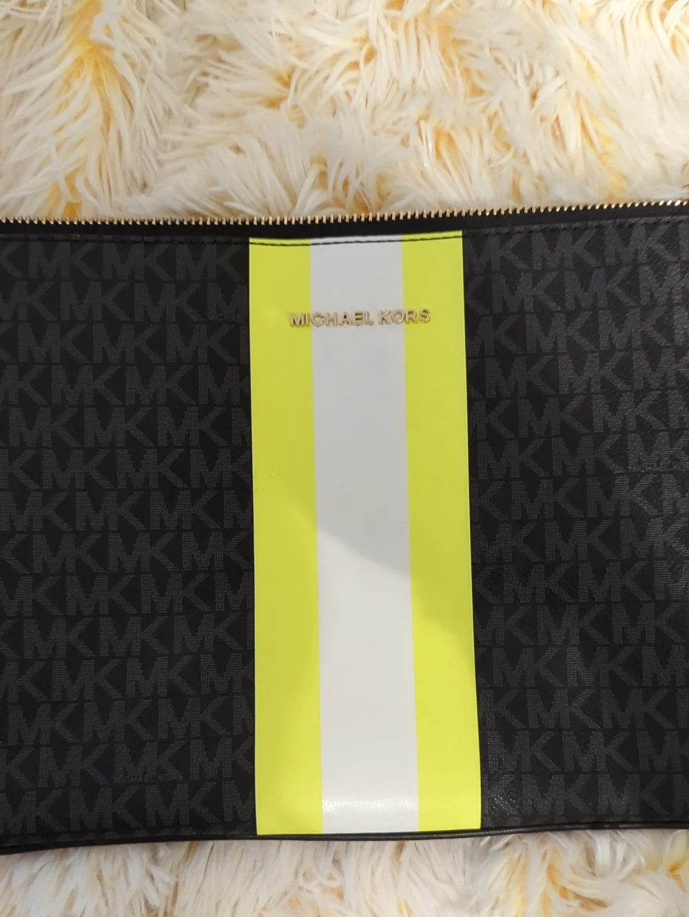 ❣️👛 Michael Kors Large Wristlet Black And Neon Yellow Strip 👛❣️